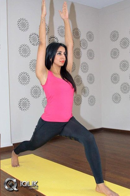 Sanjjanaa-Yoga-Photos